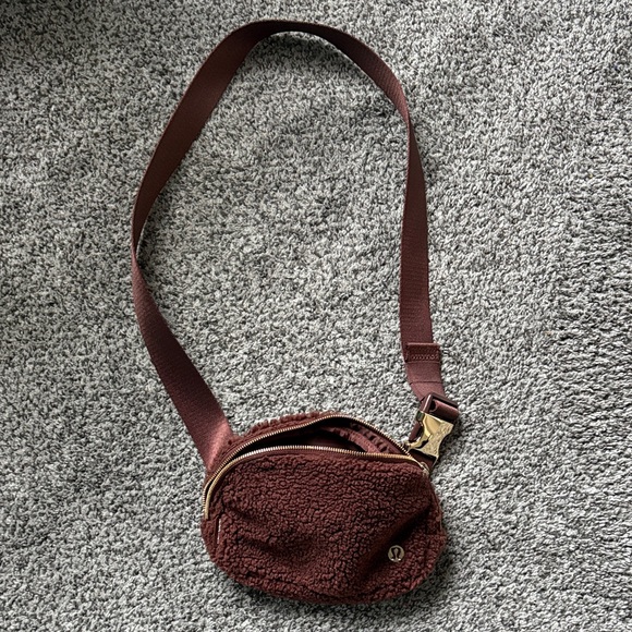 lululemon athletica Handbags - lululemon athletica brown Sherpa Crossbody Belt Bag never used